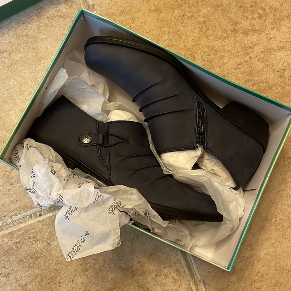 Navy booties - Picture 3 of 4